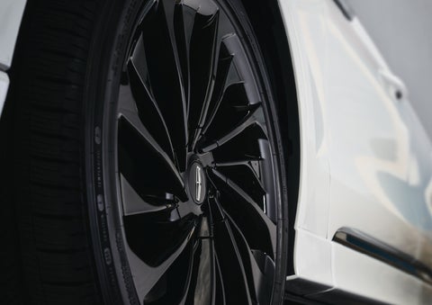 The wheel of the available Jet Appearance package is shown | Klaben Lincoln of Warren in Warren OH