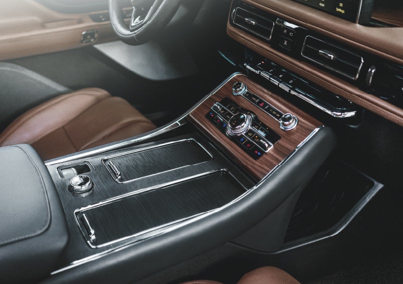 The front center console of a 2024 Lincoln Aviator® SUV is shown | Klaben Lincoln of Warren in Warren OH