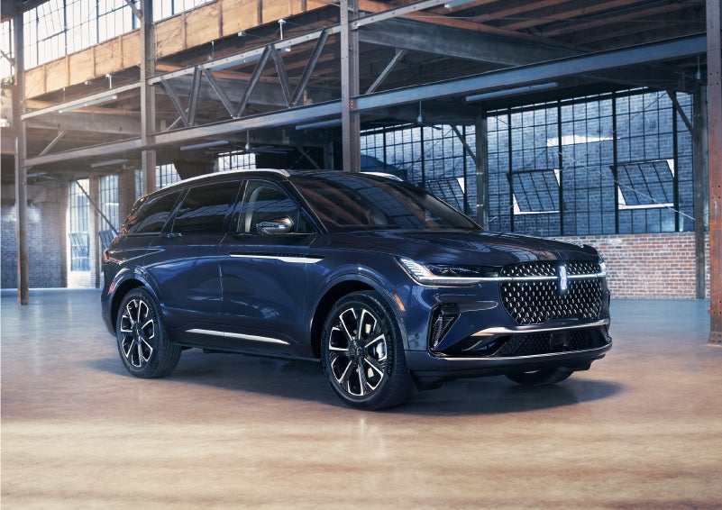 A 2024 Lincoln Nautilus® SUV is parked in an industrial space. | Klaben Lincoln of Warren in Warren OH