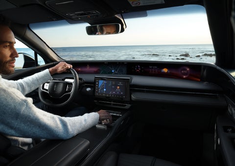 A driver of a parked 2024 Lincoln Nautilus® SUV takes a relaxing moment at a seaside overlook while inside his Nautilus. | Klaben Lincoln of Warren in Warren OH