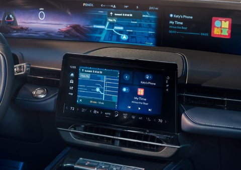 Driving directions are shown on the center touchscreen. | Klaben Lincoln of Warren in Warren OH